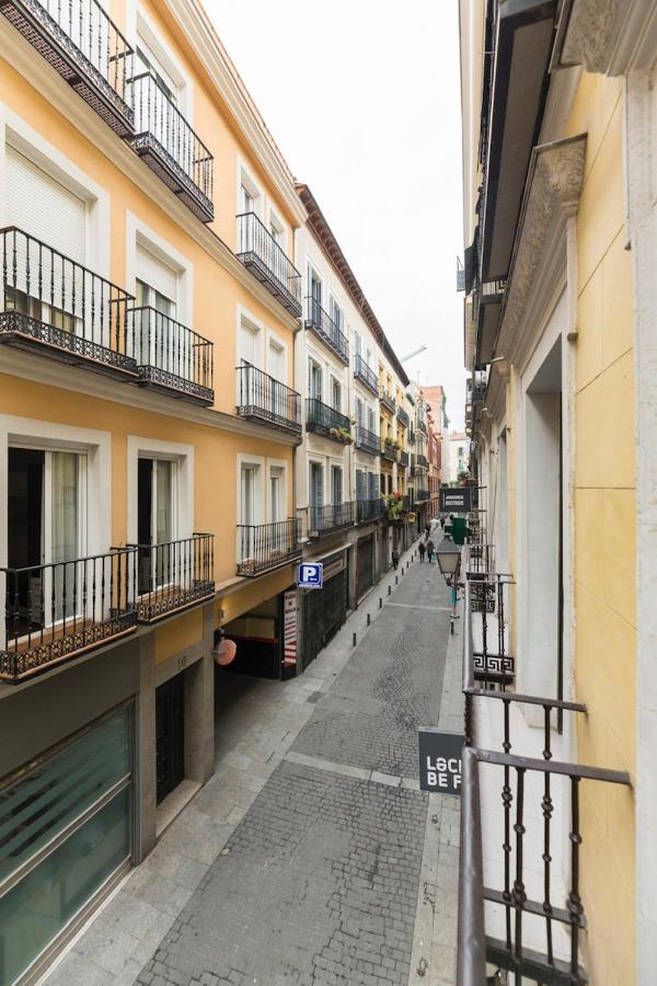 The Garden Of Plaza Callao Madri Exterior foto